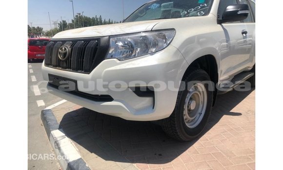 Acheter Import Voiture Toyota Prado Blanc à Import - Dubai, Iles Acheter Import Voiture Toyota Prado Blanc à Import - Dubai, Iles