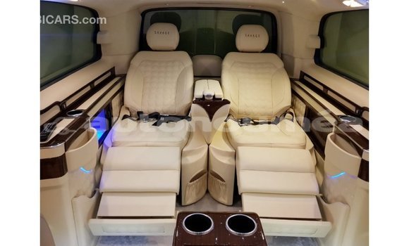 Acheter Import Voiture Mercedes-Benz 250 Noir à Import - Dubai, Iles Acheter Import Voiture Mercedes-Benz 250 Noir à Import - Dubai, Iles