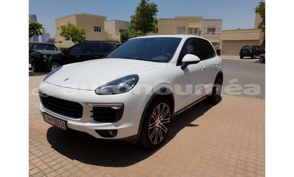 Acheter Import Voiture Porsche Cayenne Blanc à Import - Dubai, Iles Acheter Import Voiture Porsche Cayenne Blanc à Import - Dubai, Iles