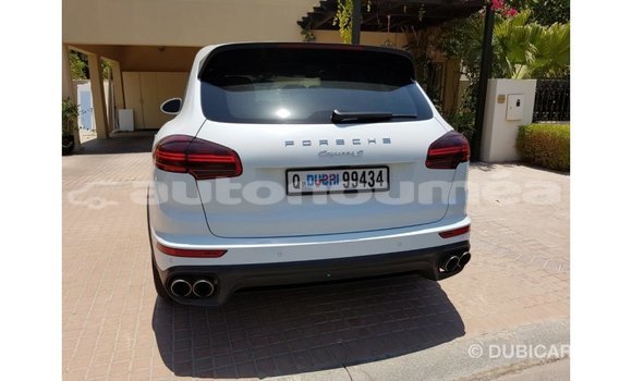 Acheter Import Voiture Porsche Cayenne Blanc à Import - Dubai, Iles Acheter Import Voiture Porsche Cayenne Blanc à Import - Dubai, Iles