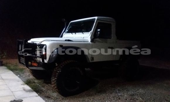 Buy Used Land Rover Defender White Car in Bourail in Sud