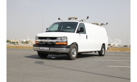 Buy Import Chevrolet Express White Car in Import - Dubai in Iles