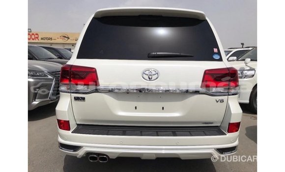 Acheter Import Voiture Toyota Land Cruiser Blanc à Import - Dubai, Iles Acheter Import Voiture Toyota Land Cruiser Blanc à Import - Dubai, Iles