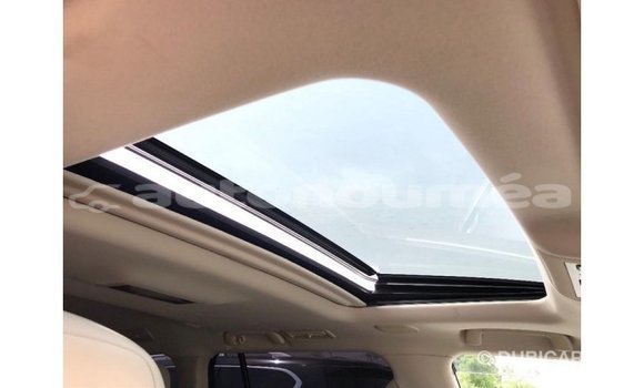Acheter Import Voiture Toyota Land Cruiser Blanc à Import - Dubai, Iles Acheter Import Voiture Toyota Land Cruiser Blanc à Import - Dubai, Iles