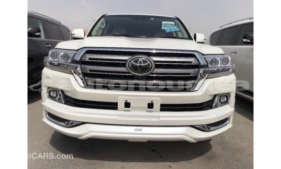 Acheter Import Voiture Toyota Land Cruiser Blanc à Import - Dubai, Iles Acheter Import Voiture Toyota Land Cruiser Blanc à Import - Dubai, Iles