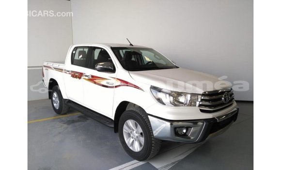 Acheter Import Voiture Toyota Hilux Blanc à Import - Dubai, Iles Acheter Import Voiture Toyota Hilux Blanc à Import - Dubai, Iles