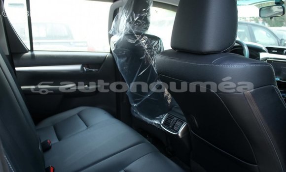 Acheter Import Voiture Toyota Hilux Noir à Import - Dubai, Iles Acheter Import Voiture Toyota Hilux Noir à Import - Dubai, Iles