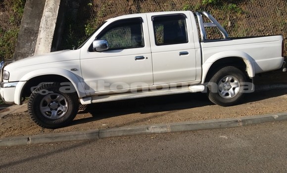 Buy Used Mazda B–series White Car in Noumea in Sud