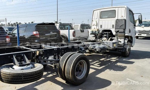 Buy Import Mercedes-Benz 190 White Car in Import - Dubai in Iles Buy Import Mercedes-Benz 190 White Car in Import - Dubai in Iles