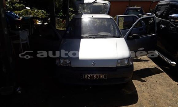 Buy Used Renault Clio Silver Car in Dumbea in Sud Buy Used Renault Clio Silver Car in Dumbea in Sud