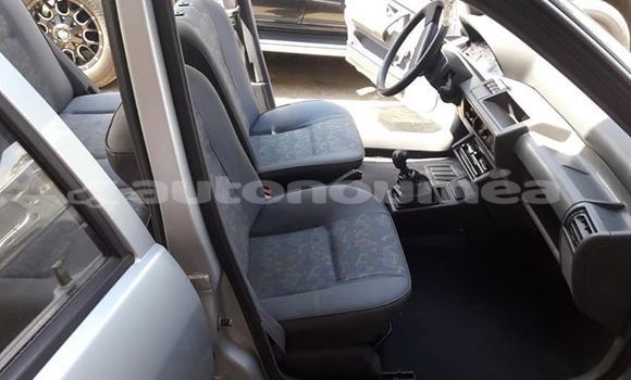 Buy Used Renault Clio Silver Car in Dumbea in Sud Buy Used Renault Clio Silver Car in Dumbea in Sud