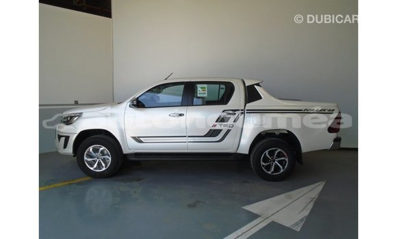 Acheter Import Voiture Toyota Hilux Blanc à Import - Dubai, Iles Acheter Import Voiture Toyota Hilux Blanc à Import - Dubai, Iles