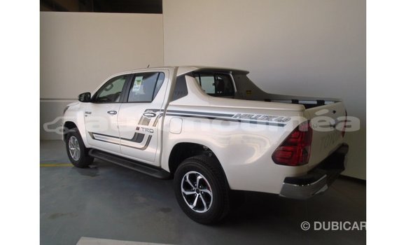 Acheter Import Voiture Toyota Hilux Blanc à Import - Dubai, Iles Acheter Import Voiture Toyota Hilux Blanc à Import - Dubai, Iles