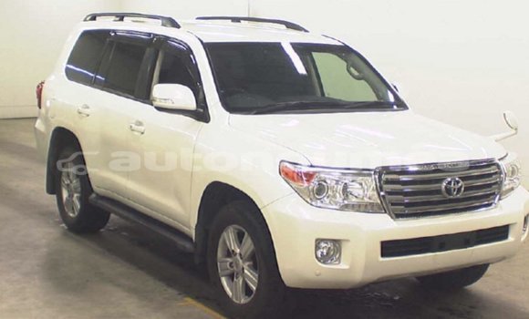 Acheter Import Voiture Toyota Land Cruiser Blanc à Import - Dubai, Iles Acheter Import Voiture Toyota Land Cruiser Blanc à Import - Dubai, Iles
