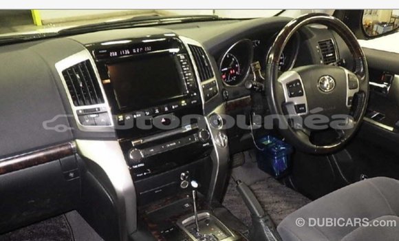 Acheter Import Voiture Toyota Land Cruiser Blanc à Import - Dubai, Iles Acheter Import Voiture Toyota Land Cruiser Blanc à Import - Dubai, Iles