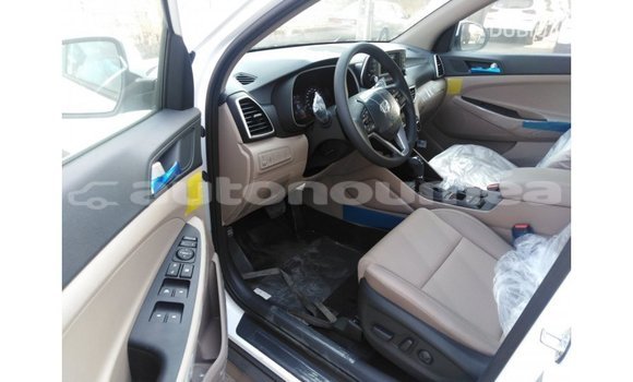 Buy Import Hyundai Tucson White Car in Import - Dubai in Iles Buy Import Hyundai Tucson White Car in Import - Dubai in Iles