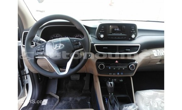 Buy Import Hyundai Tucson White Car in Import - Dubai in Iles Buy Import Hyundai Tucson White Car in Import - Dubai in Iles