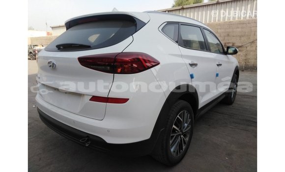 Buy Import Hyundai Tucson White Car in Import - Dubai in Iles Buy Import Hyundai Tucson White Car in Import - Dubai in Iles