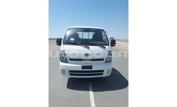 Buy Import Kia Carens White Car in Import - Dubai in Iles Buy Import Kia Carens White Car in Import - Dubai in Iles